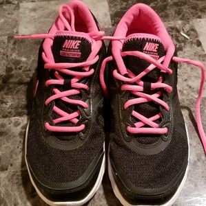 NIKE women training shoes